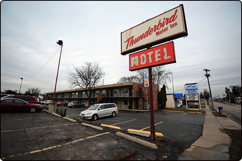 Thunderbird Motor Inn 배러부 외부 사진