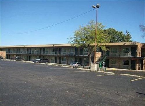 Thunderbird Motor Inn 배러부 외부 사진